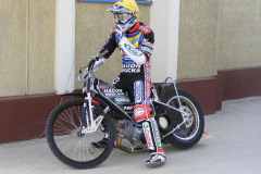 09